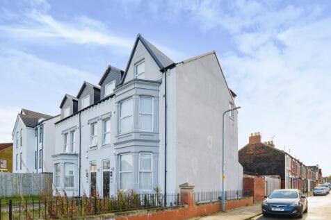 12 bedroom end of terrace house for sale