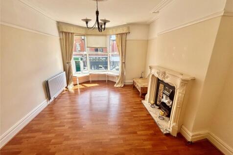 3 bedroom flat for sale