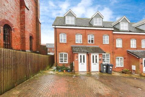 3 bedroom end of terrace house for sale
