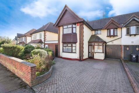 3 bedroom link detached house for sale