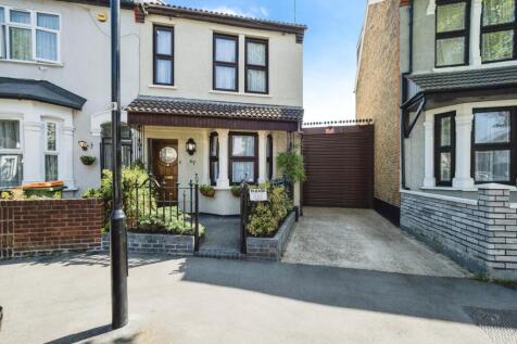 3 bedroom end of terrace house for sale