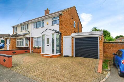 3 bedroom semi-detached house for sale