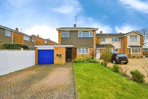 3 bedroom link detached house for sale