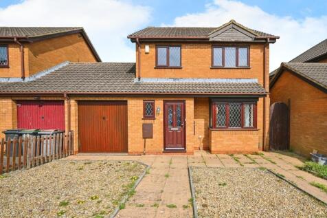 3 bedroom link detached house for sale