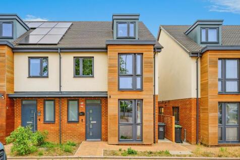 4 bedroom semi-detached house for sale