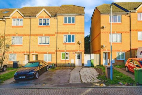 4 bedroom end of terrace house for sale
