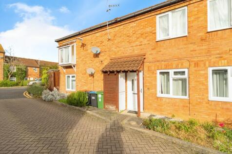 2 bedroom maisonette for sale
