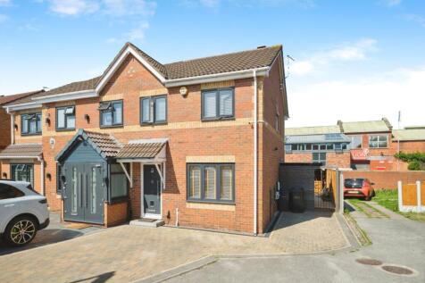 3 bedroom semi-detached house for sale