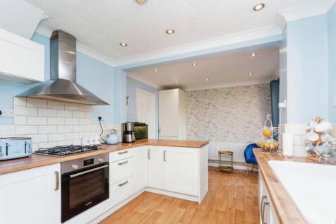 4 bedroom semi-detached house for sale