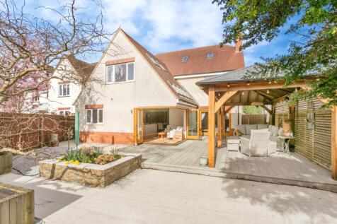 6 bedroom detached house for sale