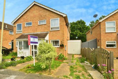 2 bedroom semi-detached house for sale