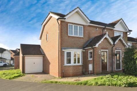 3 bedroom semi-detached house for sale
