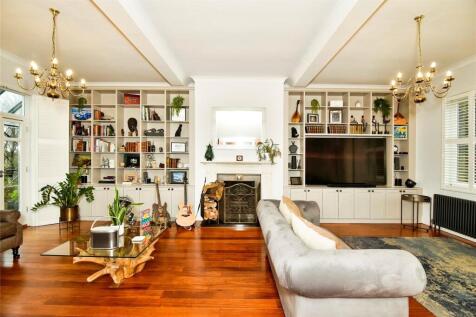 5 bedroom terraced house for sale