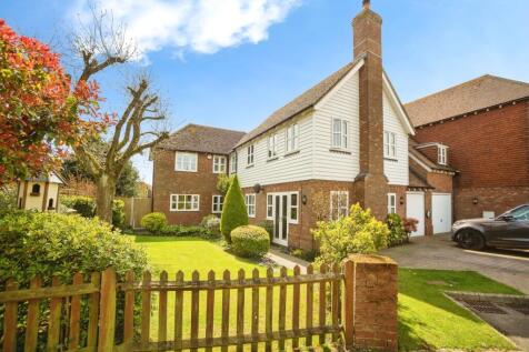 4 bedroom link detached house for sale