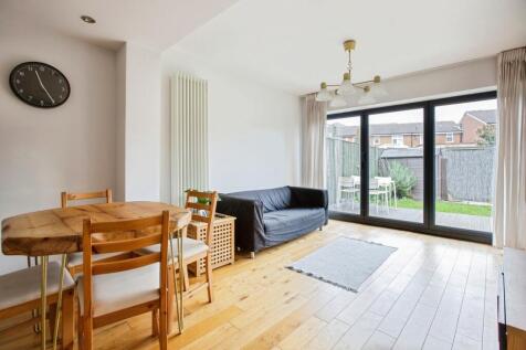 4 bedroom terraced house for sale