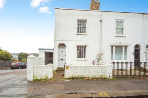 5 bedroom end of terrace house for sale