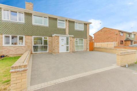 4 bedroom semi-detached house for sale