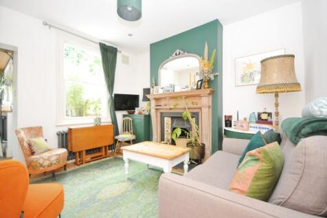 1 bedroom maisonette for sale