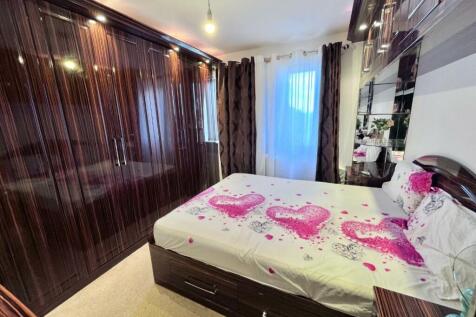 Spa House, Varcoe Gardens, Hayes, UB3... 1 bed flat for sale