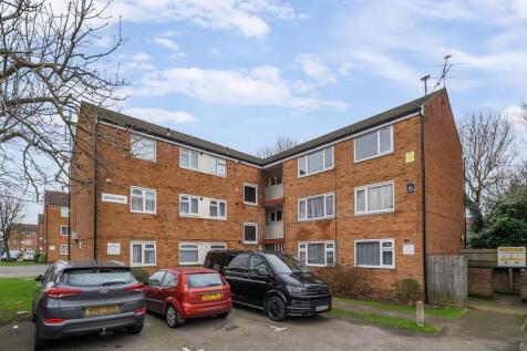 The Farmlands, Northolt, Middlesex 2 bed apartment for sale