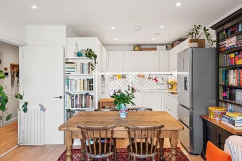 Arber House, Greenleaf Walk, Southall 1 bed apartment for sale