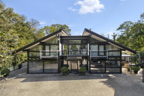 6 bedroom detached house for sale