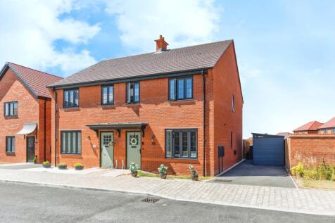 3 bedroom semi-detached house for sale