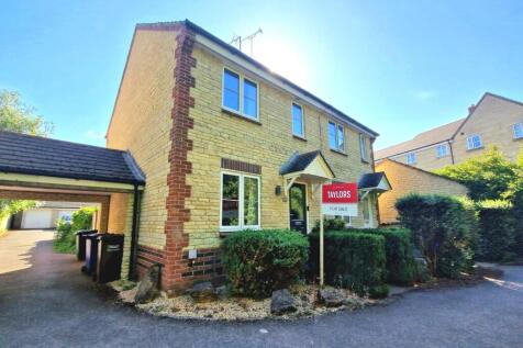 2 bedroom semi-detached house for sale