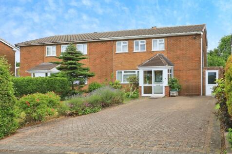 4 bedroom semi-detached house for sale