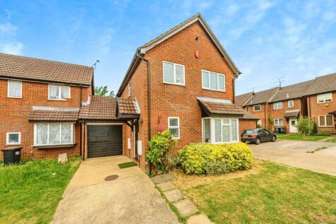 4 bedroom link detached house for sale