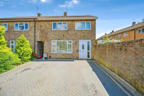3 bedroom end of terrace house for sale