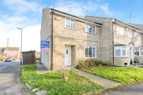 4 bedroom end of terrace house for sale