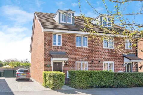 3 bedroom town house for sale