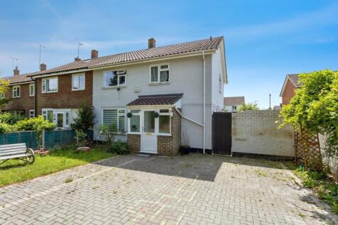 4 bedroom end of terrace house for sale