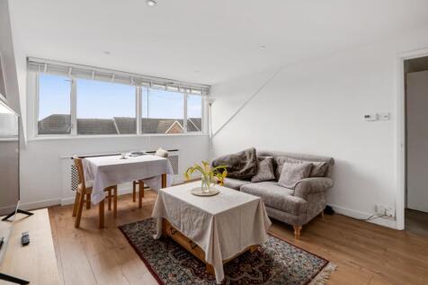 Claremont Road, Cricklewood, London 2 bed flat for sale