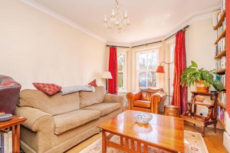5 bedroom semi-detached house for sale