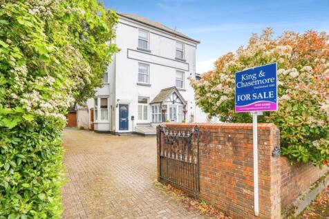 2 bedroom maisonette for sale