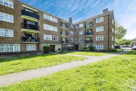 3 bedroom flat for sale