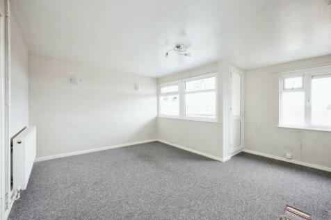 3 bedroom flat for sale