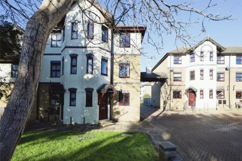 4 bedroom end of terrace house for sale