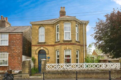 5 bedroom semi-detached house for sale