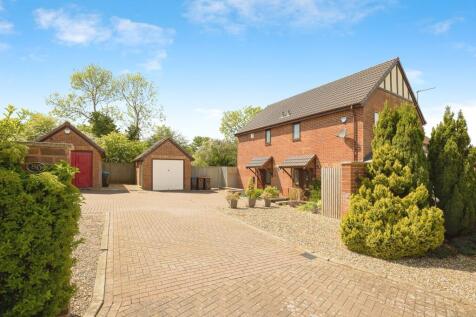 2 bedroom semi-detached house for sale