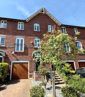 3 bedroom town house for sale