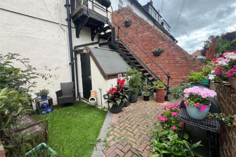 4 bedroom maisonette for sale