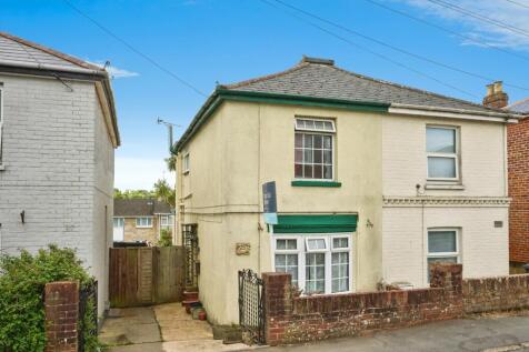 2 bedroom semi-detached house for sale