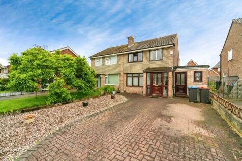 3 bedroom semi-detached house for sale