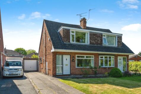 3 bedroom semi-detached house for sale