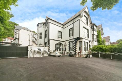 6 bedroom semi-detached house for sale