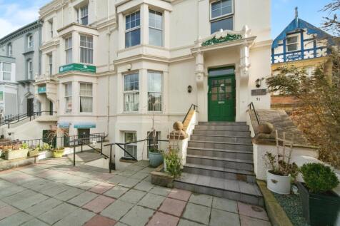 3 bedroom flat for sale