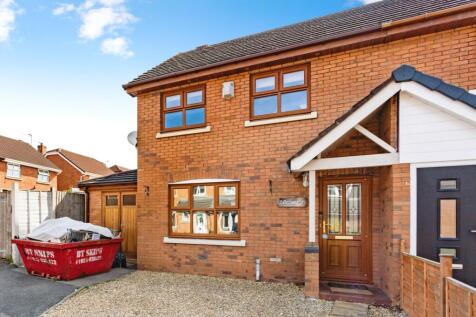 4 bedroom semi-detached house for sale